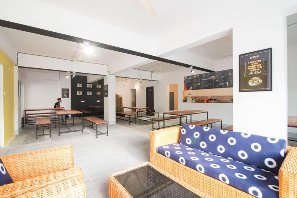 Hotel Buzz Quarter Hyderabad Exterior foto