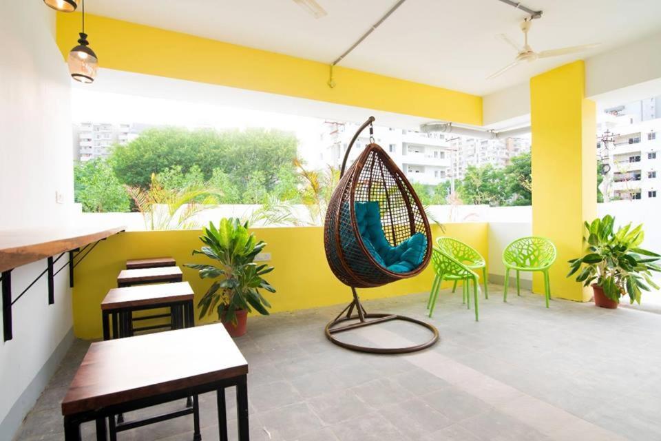 Hotel Buzz Quarter Hyderabad Exterior foto